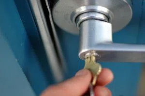 Neighborhood Locksmith Store Orlando, FL 407-552-4011 - key-broke-in-lock